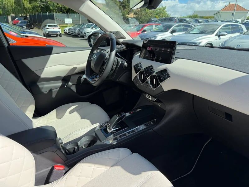 Photo de la voiture DS DS 3 PureTech 130 EAT8 Esprit de Voyage