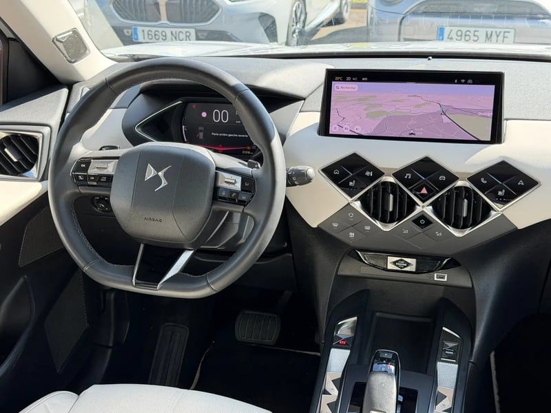 Photo de la voiture DS DS 3 PureTech 130 EAT8 Esprit de Voyage