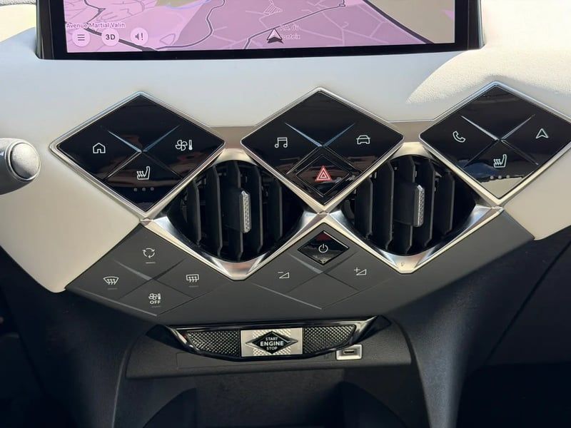 Photo de la voiture DS DS 3 PureTech 130 EAT8 Esprit de Voyage