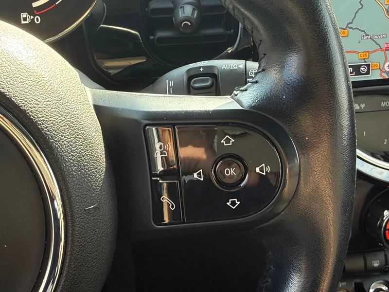 Photo de la voiture MINI HATCH 5 PORTES F55 LCI II Cooper 136 ch DKG7 Edition Camden