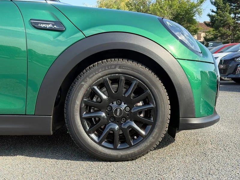 Photo de la voiture MINI HATCH 5 PORTES F55 LCI II Cooper 136 ch DKG7 Edition Camden