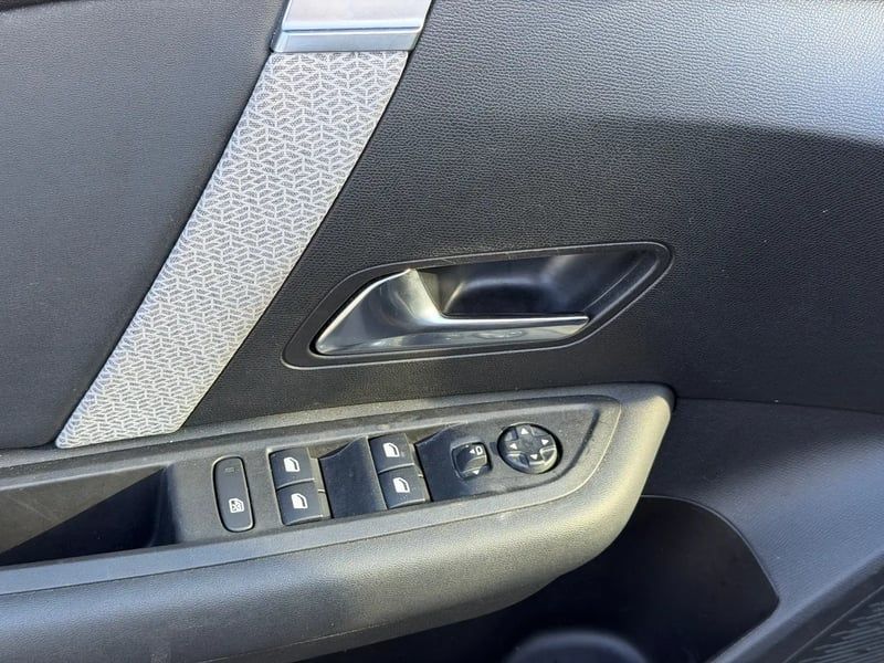 Photo de la voiture CITROEN C4 X PureTech 130 S&S EAT8 Max