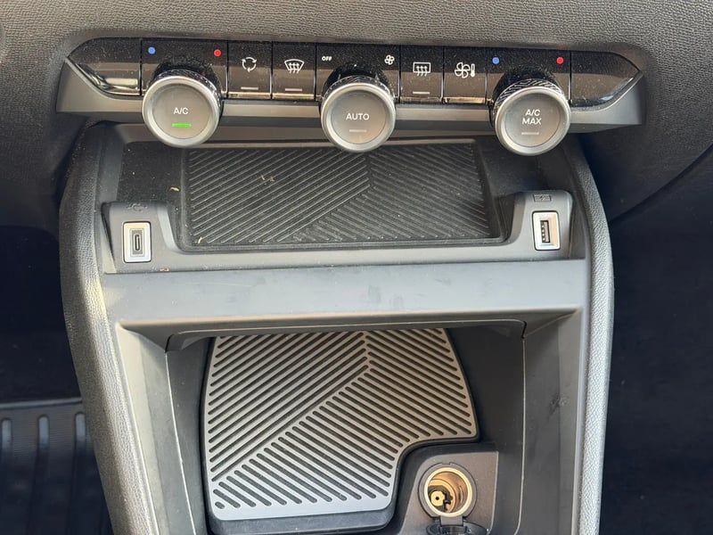 Photo de la voiture CITROEN C4 X PureTech 130 S&S EAT8 Max