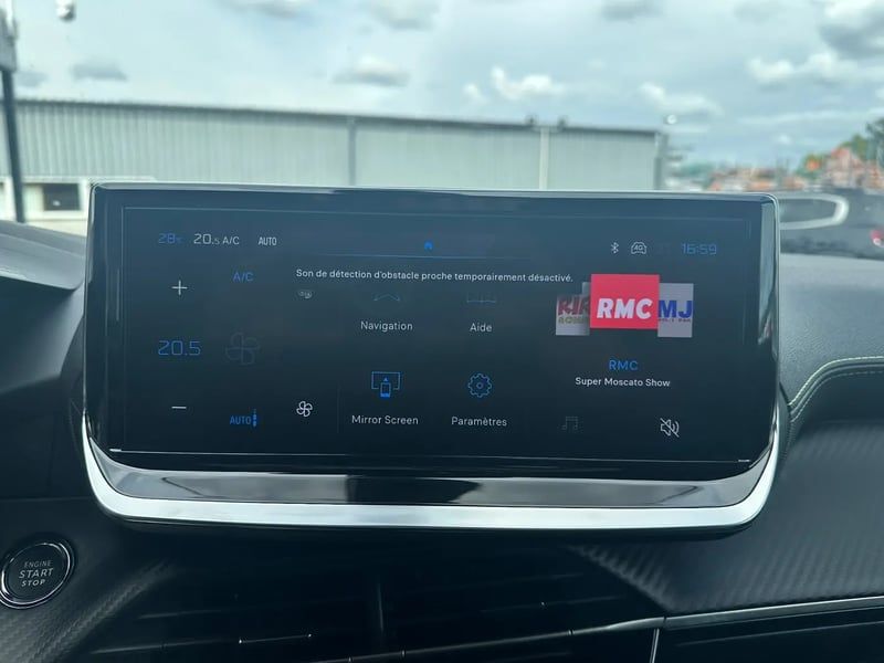 Photo de la voiture PEUGEOT 2008 Hybrid 145 e-DCS6 GT