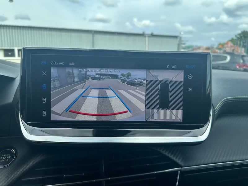 Photo de la voiture PEUGEOT 2008 Hybrid 145 e-DCS6 GT