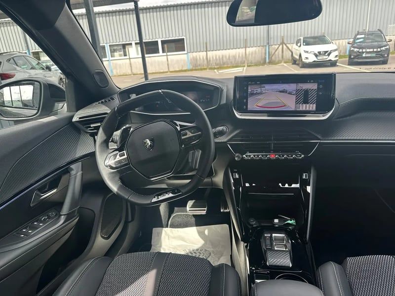Photo de la voiture PEUGEOT 2008 Hybrid 145 e-DCS6 GT