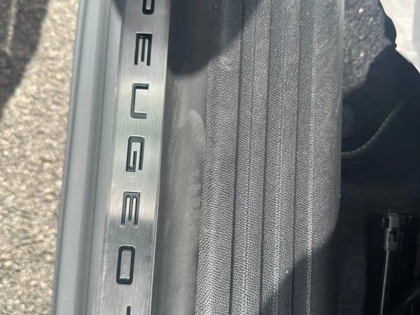 Photo de la voiture PEUGEOT 2008 Hybrid 145 e-DCS6 GT