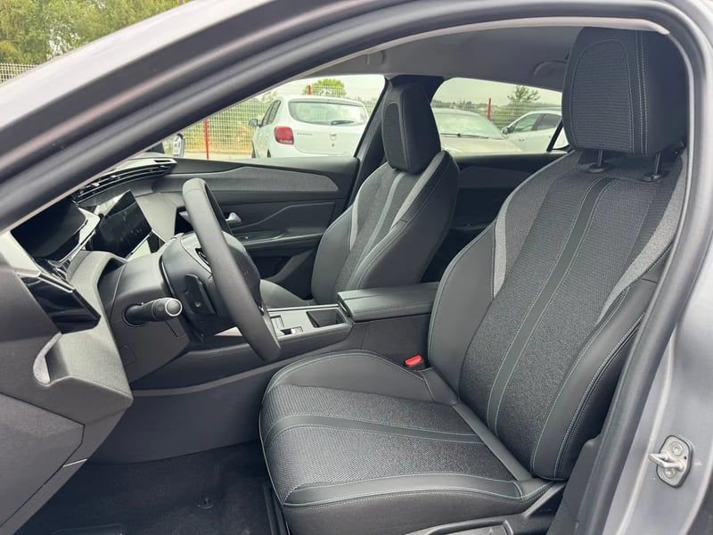 Photo de la voiture PEUGEOT 308 Hybrid 145 e-DCS6 Allure