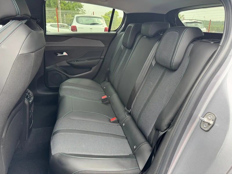 Photo de la voiture PEUGEOT 308 Hybrid 145 e-DCS6 Allure