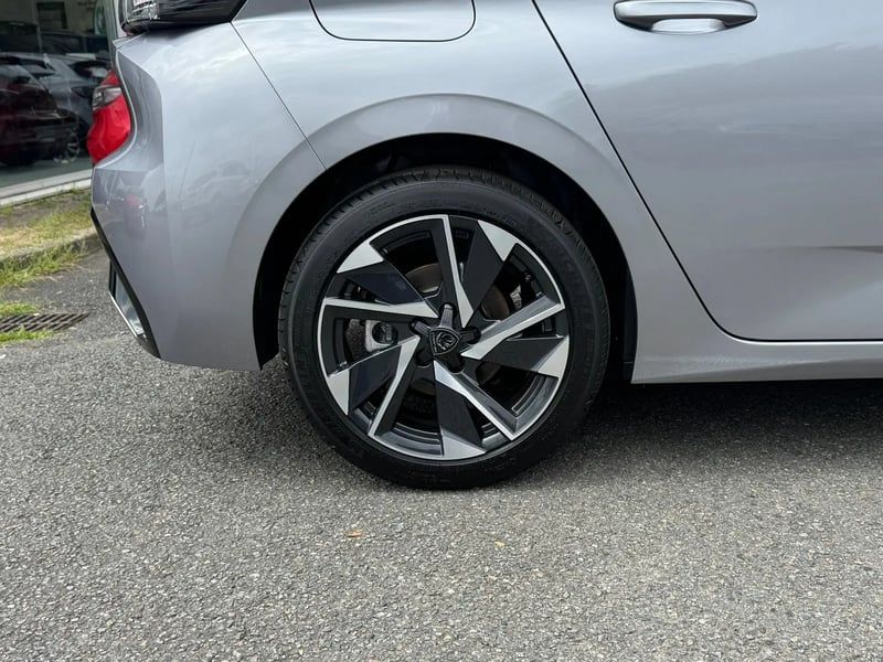 Photo de la voiture PEUGEOT 308 Hybrid 145 e-DCS6 Allure