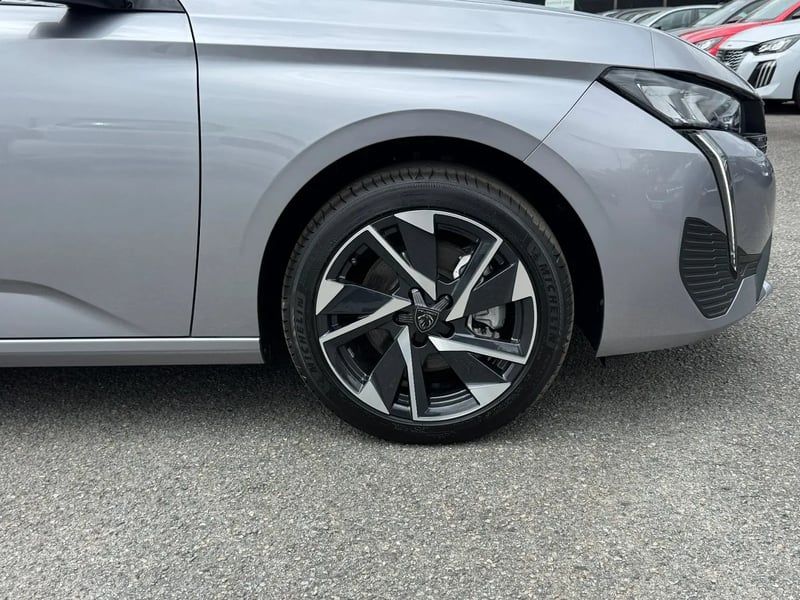 Photo de la voiture PEUGEOT 308 Hybrid 145 e-DCS6 Allure