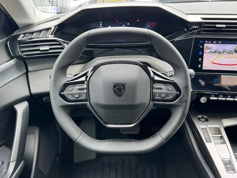 Photo de la voiture PEUGEOT 308 Hybrid 145 e-DCS6 Allure