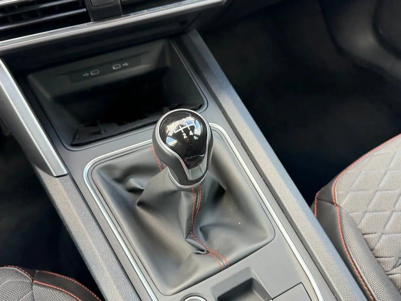 Photo de la voiture SEAT LEON 1.5 TSI 115 BVM6 Style
