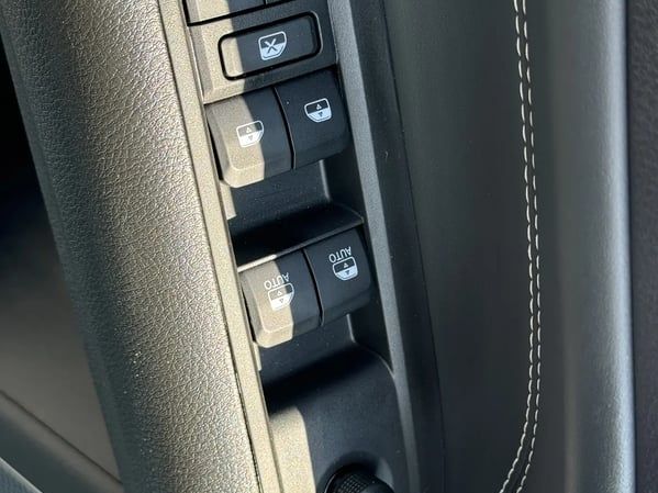 Photo de la voiture JEEP COMPASS 1.5 Turbo T4 130 ch e-Hybrid BVR7 Night Eagle