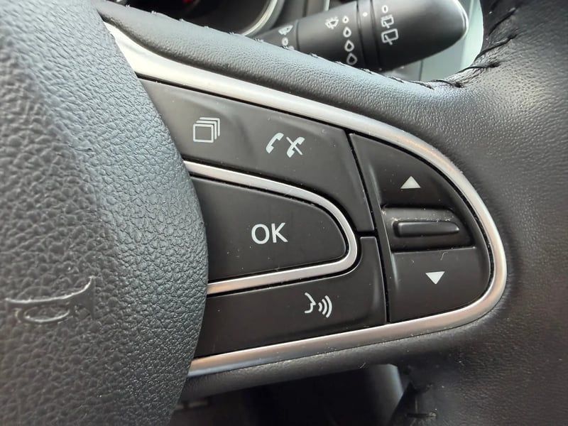 Photo de la voiture RENAULT MEGANE IV BERLINE dCi 90 Energy Zen