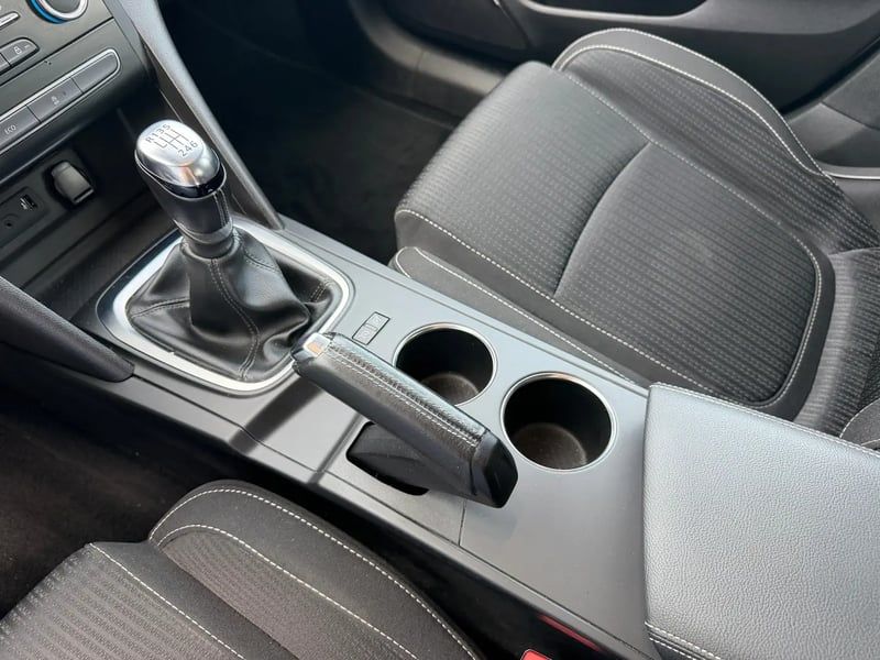 Photo de la voiture RENAULT MEGANE IV BERLINE dCi 90 Energy Zen