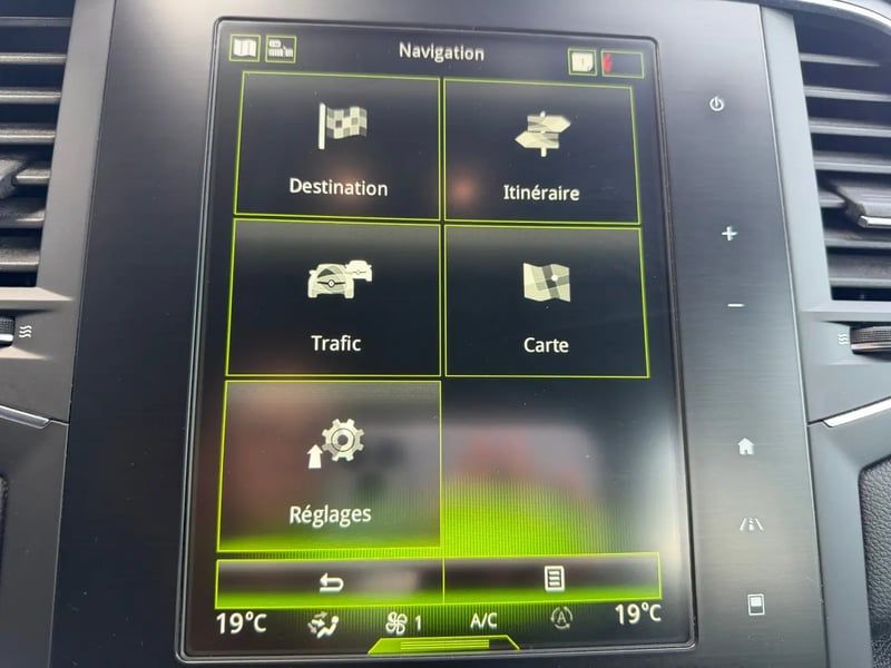 Photo de la voiture RENAULT MEGANE IV BERLINE dCi 90 Energy Zen