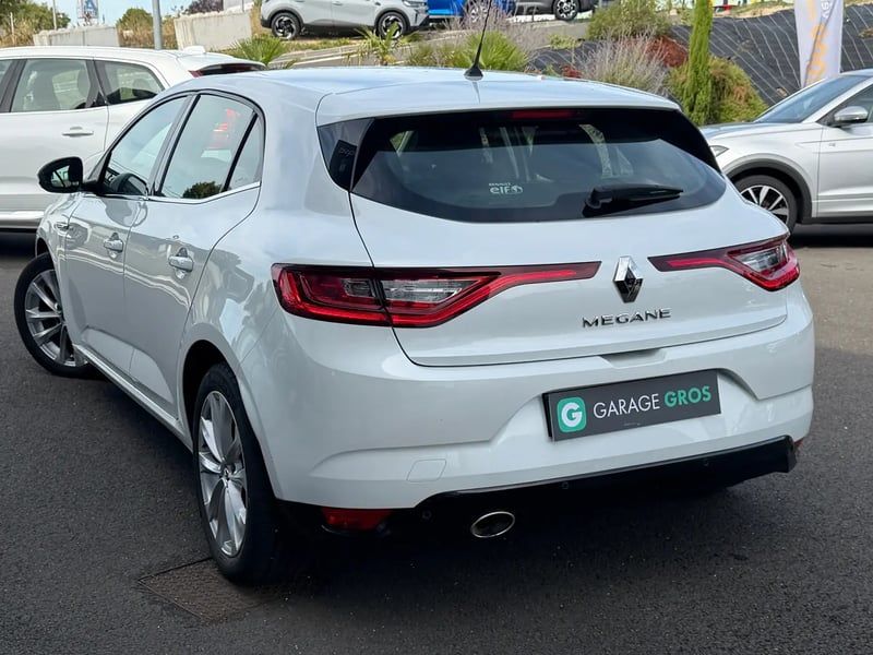 Photo de la voiture RENAULT MEGANE IV BERLINE dCi 90 Energy Zen