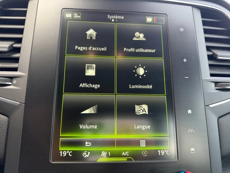 Photo de la voiture RENAULT MEGANE IV BERLINE dCi 90 Energy Zen