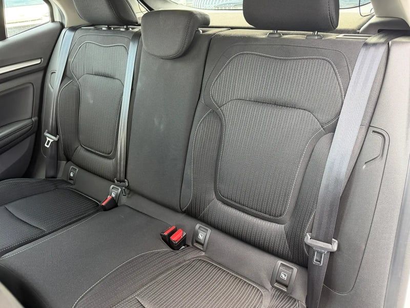 Photo de la voiture RENAULT MEGANE IV BERLINE dCi 90 Energy Zen