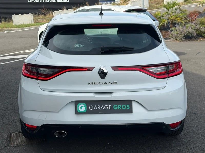 Photo de la voiture RENAULT MEGANE IV BERLINE dCi 90 Energy Zen