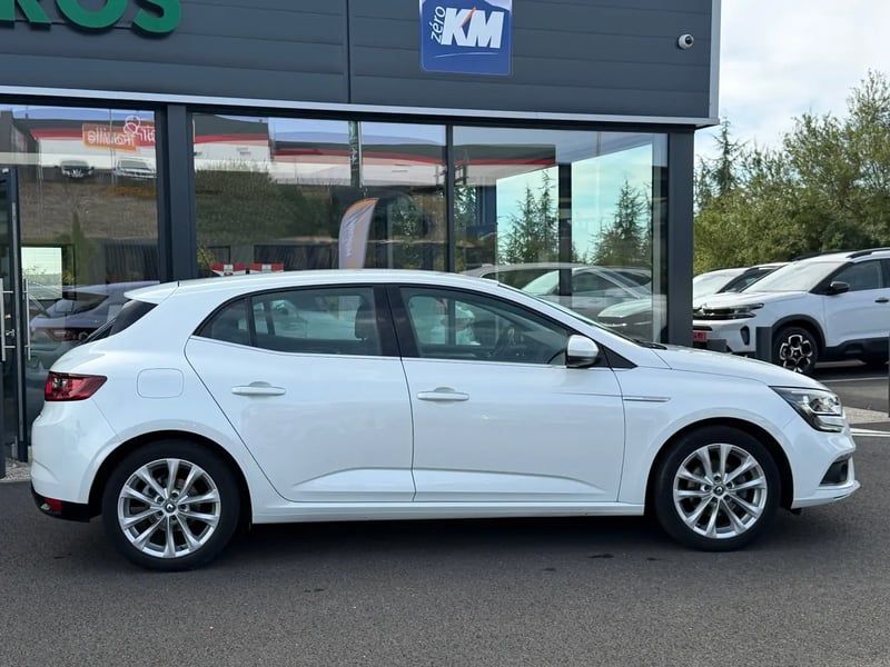 Photo de la voiture RENAULT MEGANE IV BERLINE dCi 90 Energy Zen