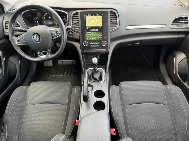 Photo de la voiture RENAULT MEGANE IV BERLINE dCi 90 Energy Zen