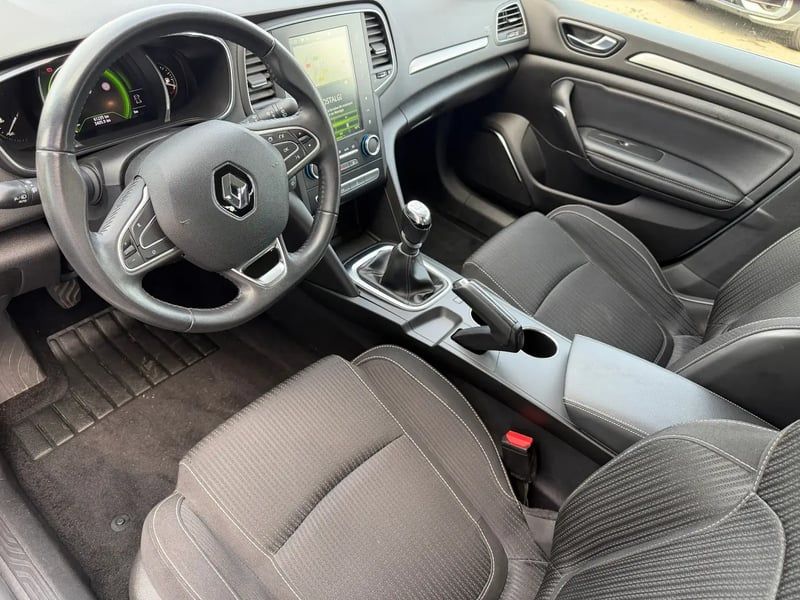 Photo de la voiture RENAULT MEGANE IV BERLINE dCi 90 Energy Zen
