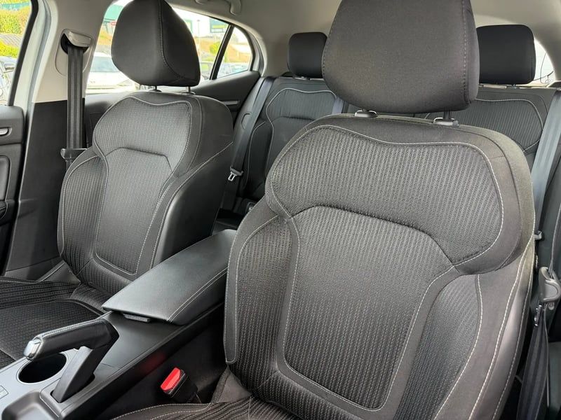 Photo de la voiture RENAULT MEGANE IV BERLINE dCi 90 Energy Zen