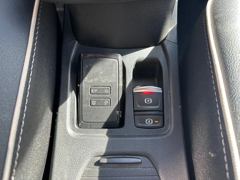 Photo de la voiture RENAULT CLIO V Eco-G 100 ch GSR2 Techno