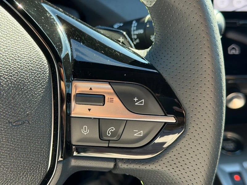 Photo de la voiture PEUGEOT 408 Hybrid 145 e-DCS6 GT