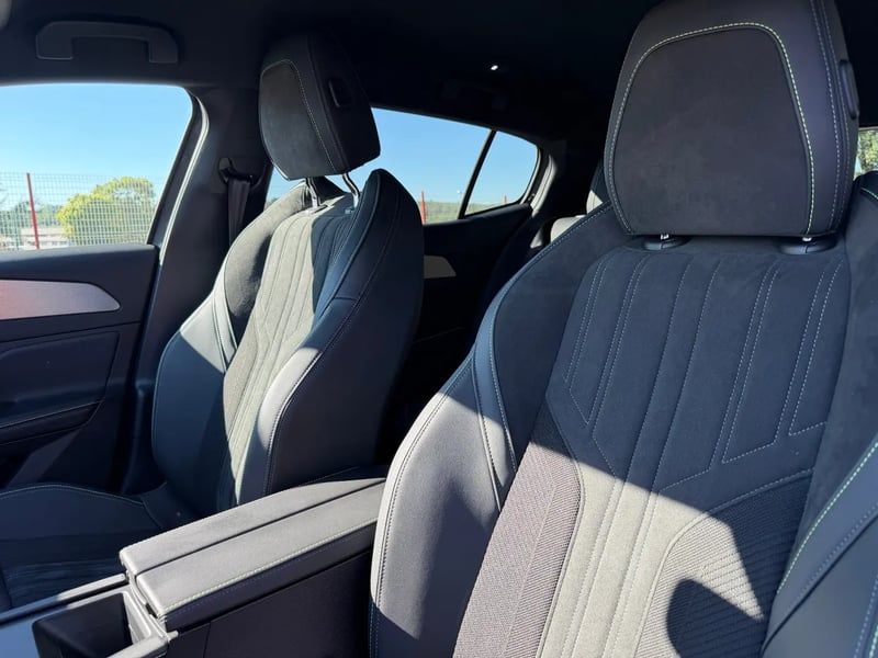 Photo de la voiture PEUGEOT 408 Hybrid 145 e-DCS6 GT