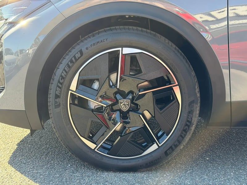 Photo de la voiture PEUGEOT 408 Hybrid 145 e-DCS6 GT