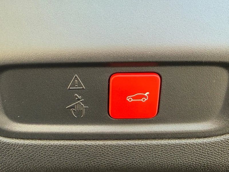 Photo de la voiture PEUGEOT 408 Hybrid 145 e-DCS6 GT