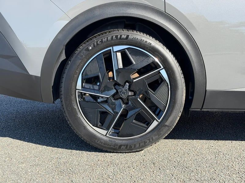Photo de la voiture PEUGEOT 408 Hybrid 145 e-DCS6 GT