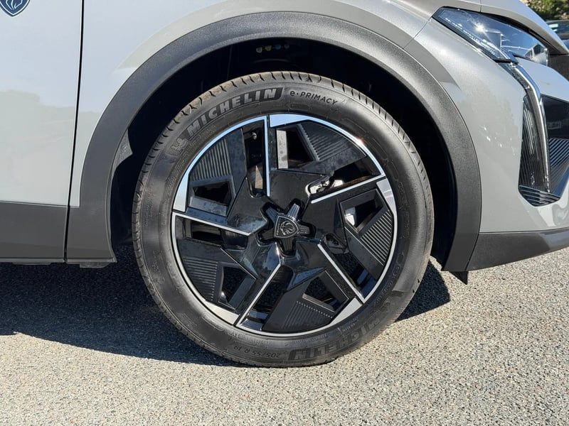 Photo de la voiture PEUGEOT 408 Hybrid 145 e-DCS6 GT