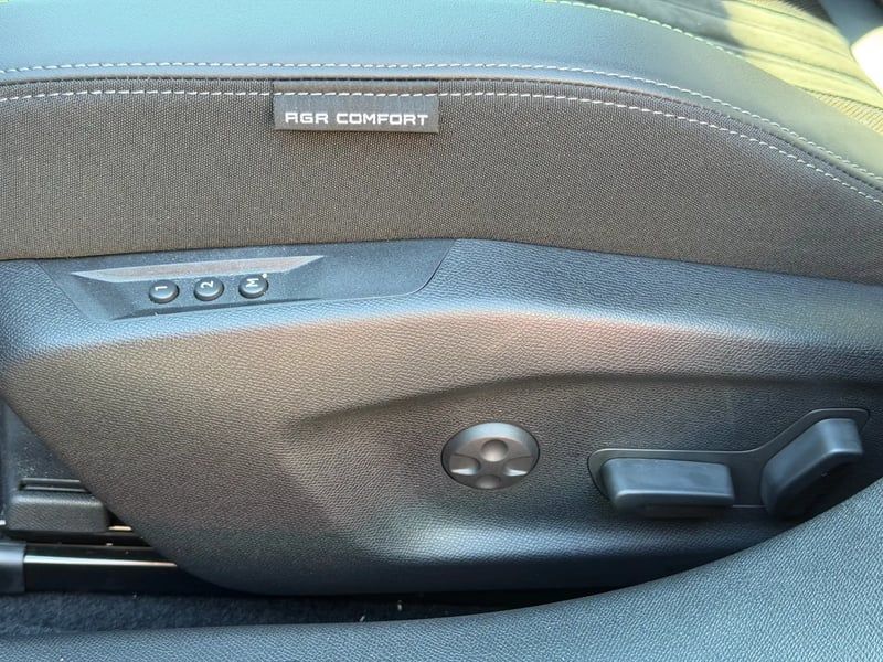 Photo de la voiture PEUGEOT 408 Hybrid 145 e-DCS6 GT
