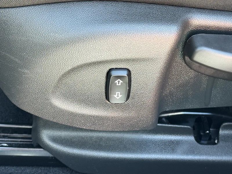 Photo de la voiture OPEL ASTRA SPORTS TOURER 1.5 Diesel 122 ch BVM6 Elegance Business