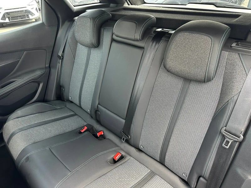 Photo de la voiture PEUGEOT 3008 Hybrid 180 e-EAT8 Allure Pack