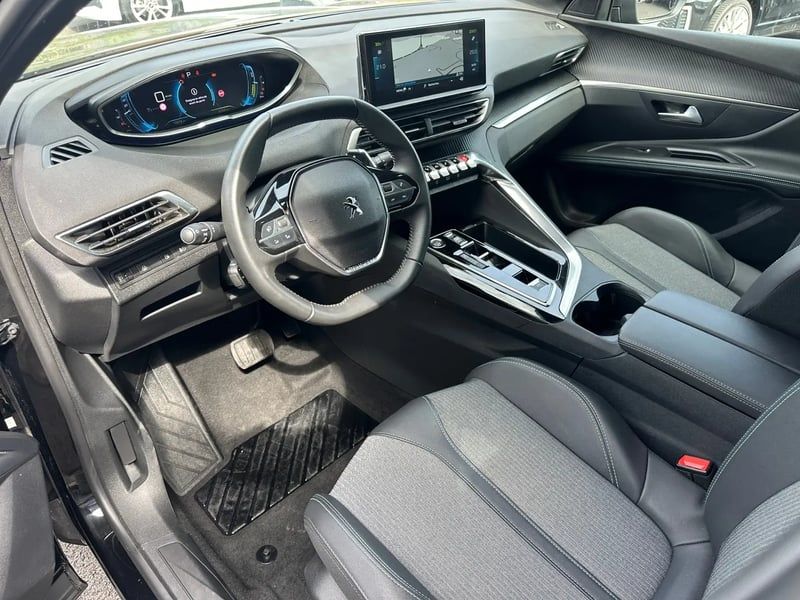 Photo de la voiture PEUGEOT 3008 Hybrid 180 e-EAT8 Allure Pack