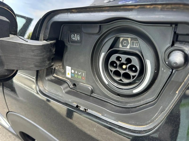 Photo de la voiture PEUGEOT 3008 Hybrid 180 e-EAT8 Allure Pack