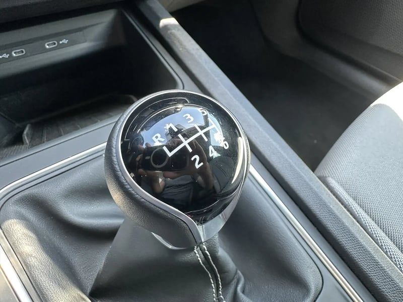 Photo de la voiture SEAT LEON 1.0 TSI 130 BVM6 Style