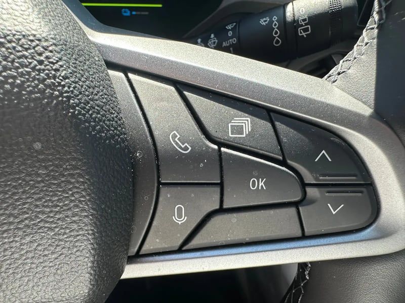 Photo de la voiture DACIA BIGSTER HYBRID 155 Journey