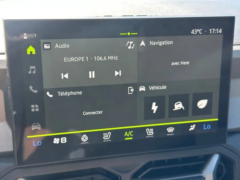 Photo de la voiture DACIA BIGSTER HYBRID 155 Journey