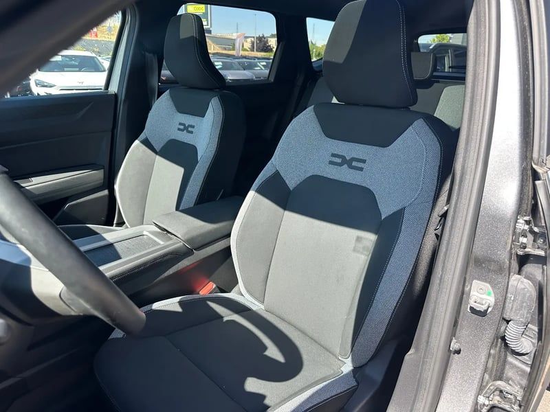 Photo de la voiture DACIA BIGSTER HYBRID 155 Journey