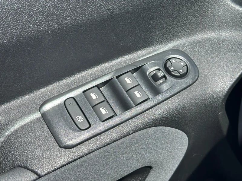 Photo de la voiture PEUGEOT RIFTER Standard BlueHDi 130 S&S EAT8 Allure