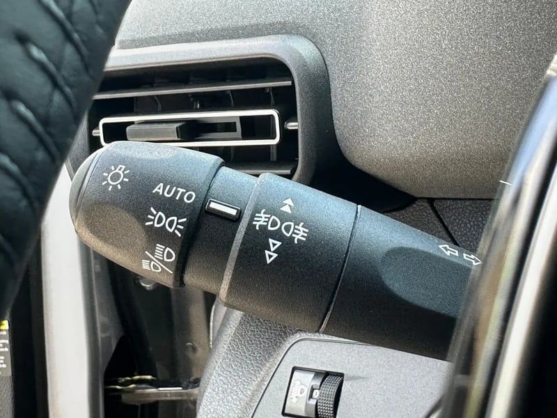 Photo de la voiture PEUGEOT RIFTER Standard BlueHDi 130 S&S EAT8 Allure