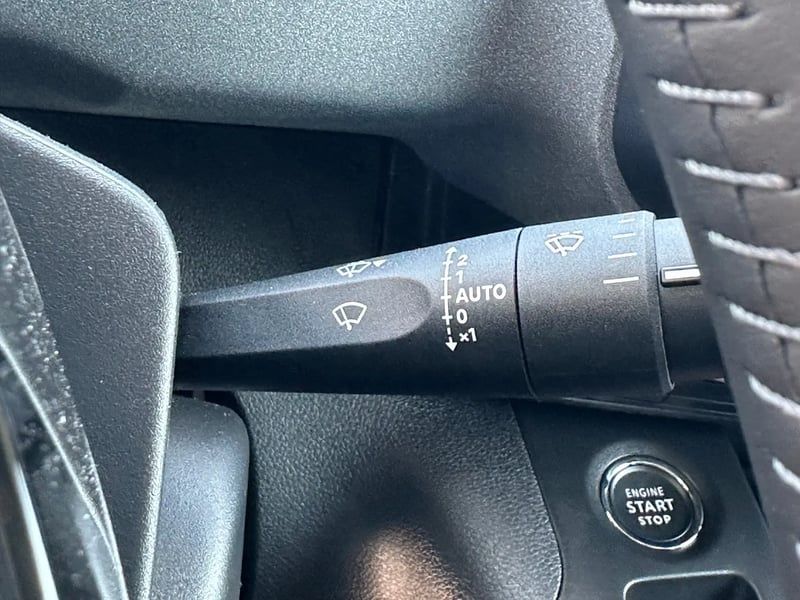 Photo de la voiture PEUGEOT RIFTER Standard BlueHDi 130 S&S EAT8 Allure
