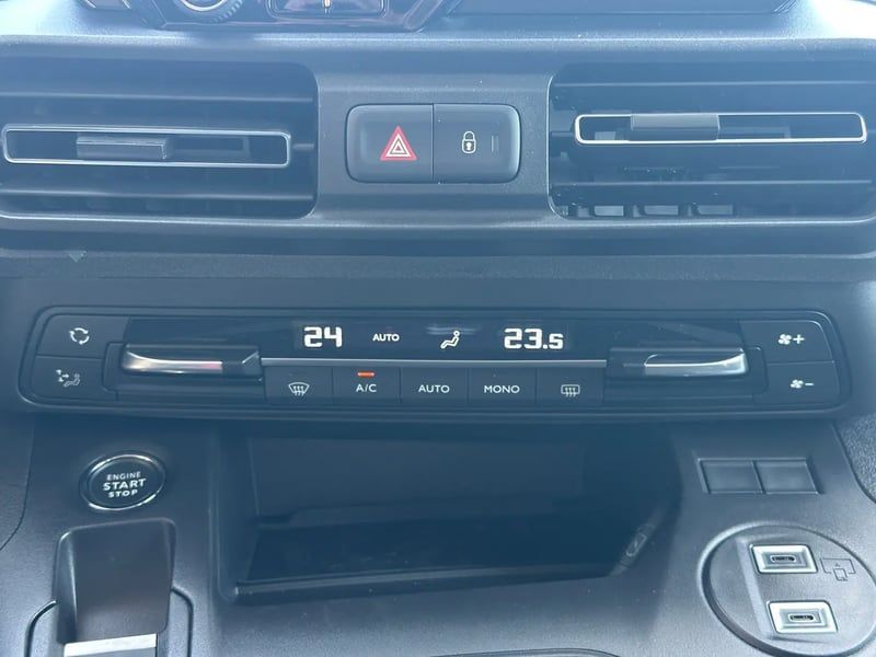 Photo de la voiture PEUGEOT RIFTER Standard BlueHDi 130 S&S EAT8 Allure