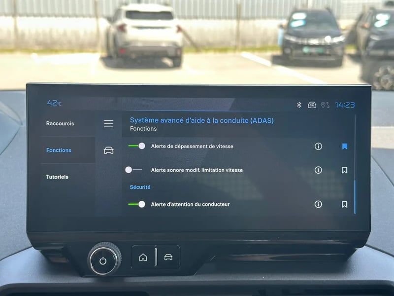Photo de la voiture PEUGEOT RIFTER Standard BlueHDi 130 S&S EAT8 Allure